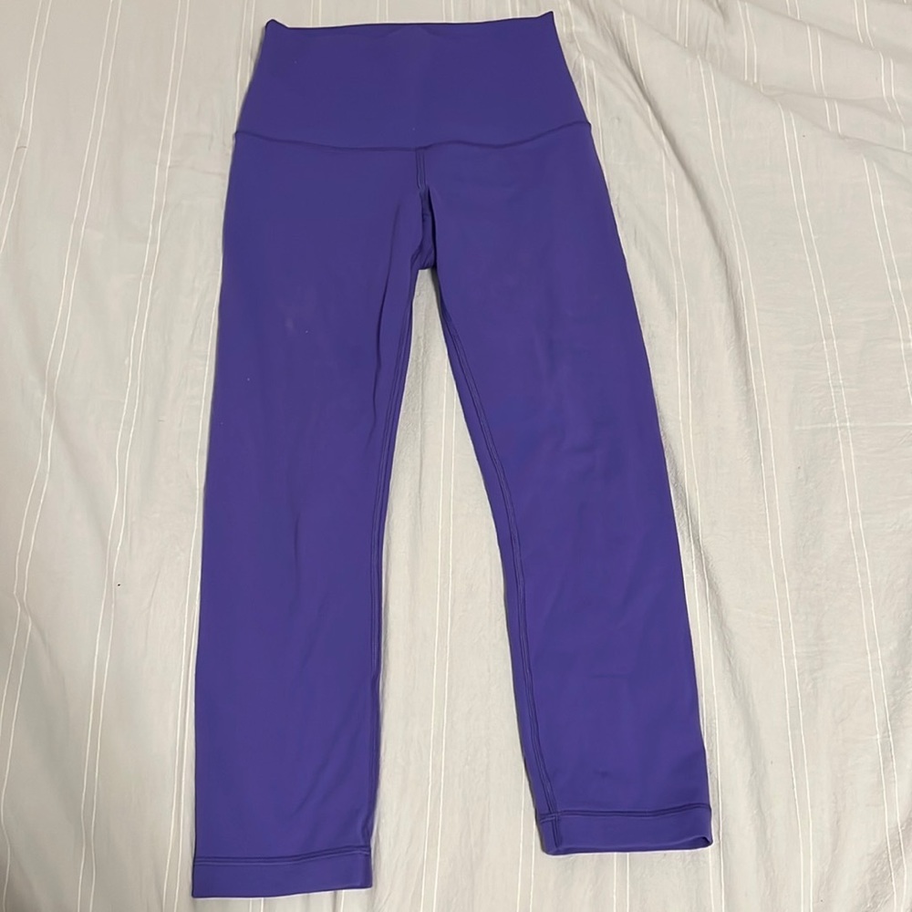 LULULEMON CAPRI LEGGINGS!!🔥🔥🔥🔥🔥.              Purple
